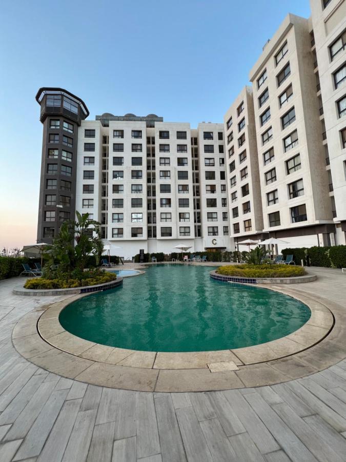 Luxury Hotel Apartment With Pools In Front Auc Кайро Екстериор снимка